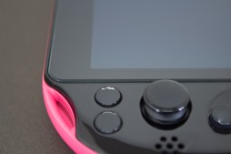 画像ギャラリー No.006のサムネイル画像 / アンサー,3DS LLおよび新型PS Vita用のガラス製液晶保護フィルムとWii&Wii U用USBフラッシュメモリ,Wii U用マイクカバーを発売