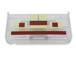 画像ギャラリー No.003のサムネイル画像 / ファミコンを彷彿とさせるデザインの3DS LL用クリアケースが6月3日に発売