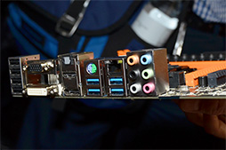 画像ギャラリー No.008のサムネイル画像 / ［COMPUTEX］すべてはオーバークロックのために。GIGABYTEから“常用不可能”なマザーボードが発表される