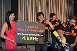 画像ギャラリー No.013のサムネイル画像 / ［COMPUTEX］すべてはオーバークロックのために。GIGABYTEから“常用不可能”なマザーボードが発表される
