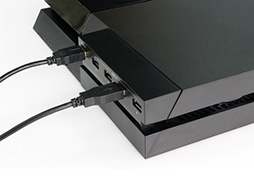 画像ギャラリー No.005のサムネイル画像 / PS4の本体前面に取り付けられる一体型デザインの5ポートUSBハブが登場