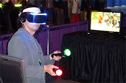 画像ギャラリー No.006のサムネイル画像 / ［SIGGRAPH 2014］Oculus Riftと一緒に装着して鳥になる「鳥人間スーツ」が大ウケ。先端技術展示会「Emerging Technologies」レポート Part1