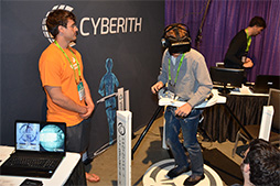 画像ギャラリー No.013のサムネイル画像 / ［SIGGRAPH 2014］Oculus Riftと一緒に装着して鳥になる「鳥人間スーツ」が大ウケ。先端技術展示会「Emerging Technologies」レポート Part1