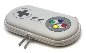 画像ギャラリー No.001のサムネイル画像 / SFCのコントローラをモチーフにした新型PS Vita用ポーチが9月10日に発売