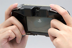 画像ギャラリー No.008のサムネイル画像 / 「PS Vitaに［L2/R2］トリガーを追加できるグリップ」を試す。これはPS4リモートプレイに必須のアイテムかも