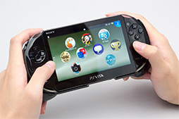 画像ギャラリー No.014のサムネイル画像 / 「PS Vitaに［L2/R2］トリガーを追加できるグリップ」を試す。これはPS4リモートプレイに必須のアイテムかも