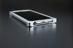 画像ギャラリー No.008のサムネイル画像 / 「バイオハザード」デザインのジュラルミン製iPhone 6用ケースが登場