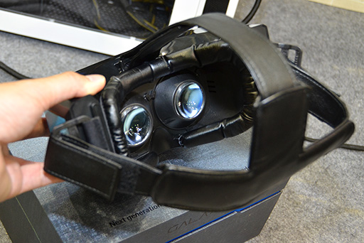 画像ギャラリー No.006のサムネイル画像 / ［COMPUTEX］変なアイテムを毎年連発するGALAXY。2015年の目玉は独自開発のVR対応HMD「GALAX VISION」だ