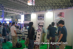 画像ギャラリー No.001のサムネイル画像 / ［TGS 2015］スマホに触らず操作ができる“魔法の指輪”こと「Ring ZERO」で，戦闘機を操作する3Dシューティングゲームを遊んでみた