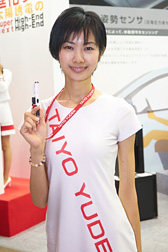 画像ギャラリー No.044のサムネイル画像 / CEATEC JAPAN 2015まとめ。ゲームシーンに来てくれるかもしれない触覚技術などを，コンパニオンのおねーさんともども見てきた