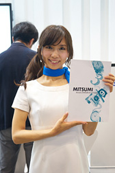 画像ギャラリー No.050のサムネイル画像 / CEATEC JAPAN 2015まとめ。ゲームシーンに来てくれるかもしれない触覚技術などを，コンパニオンのおねーさんともども見てきた