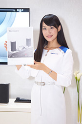 画像ギャラリー No.058のサムネイル画像 / CEATEC JAPAN 2015まとめ。ゲームシーンに来てくれるかもしれない触覚技術などを，コンパニオンのおねーさんともども見てきた
