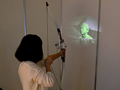 ［SIGGRAPH ASIA］HMDなしで体験できるアーチェリー型VR「Electric Bow Interface 3D」