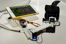 画像ギャラリー No.003のサムネイル画像 / ［SIGGRAPH ASIA］スマホゲームで本格的なフォースフィードバックを実現？ 謎のデバイス「ThirdHand」を体験してみた