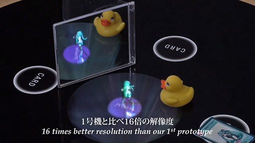 画像ギャラリー No.009のサムネイル画像 / ［SIGGRAPH ASIA］立体映像の初音ミクを360度全方位から見られる，驚きの立体視ディスプレイ「fVisiOn」
