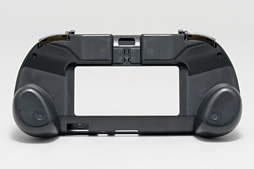 画像ギャラリー No.003のサムネイル画像 / PS Vitaに［L2/R2］ボタンを追加するカバー，待望のPCH-1000対応版を試す。リモートプレイ派は今回もマストバイだ