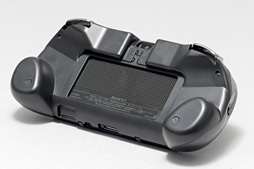 画像ギャラリー No.014のサムネイル画像 / PS Vitaに［L2/R2］ボタンを追加するカバー，待望のPCH-1000対応版を試す。リモートプレイ派は今回もマストバイだ