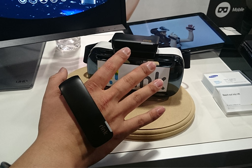 画像ギャラリー No.002のサムネイル画像 / ［CES 2016］モバイルVR HMDに入力インタフェースを追加するデバイス「Rink」がかなりいい感じ
