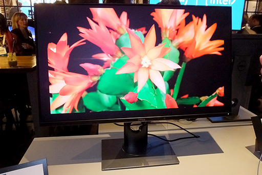 画像ギャラリー No.002のサムネイル画像 / ［CES 2016］価格は約59万円!? ゲームにも向くという30インチ 4K有機ELディスプレイをDellが披露