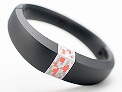 世界初のゲーマー向け腕輪？ PC版Minecraftを自宅の外へ持ち出せる「Gameband」を使ってみた