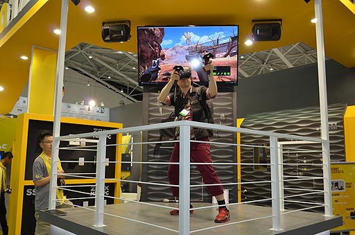 画像ギャラリー No.007のサムネイル画像 / ［COMPUTEX］VR時代はウェアラブルならぬ「背負えラブル」こそが本命!? ZOTACも“背負えるPC”をデモ