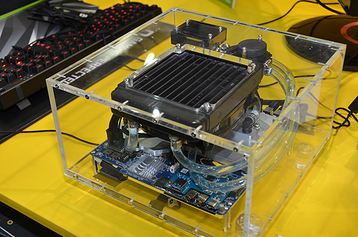 画像ギャラリー No.012のサムネイル画像 / ［COMPUTEX］VR時代はウェアラブルならぬ「背負えラブル」こそが本命!? ZOTACも“背負えるPC”をデモ