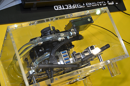 画像ギャラリー No.013のサムネイル画像 / ［COMPUTEX］VR時代はウェアラブルならぬ「背負えラブル」こそが本命!? ZOTACも“背負えるPC”をデモ