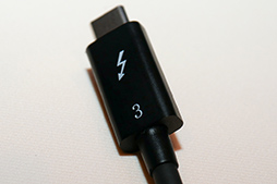 画像ギャラリー No.010のサムネイル画像 / ［COMPUTEX］外付けグラフィックスボックスで脚光を浴びたThunderbolt 3。本格的な普及に必要なのは，Macに採用されること？