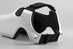 画像ギャラリー No.006のサムネイル画像 / ［SIGGRAPH］FOVE，視線追跡機能付きHMDの新デザインを発表。側頭部のパーツがなくなりシンプルな見た目に