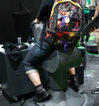 画像ギャラリー No.003のサムネイル画像 / ［TGS 2016］身体で状況を感じられるWoojerの触覚測位式VRゲームジャケット。背中のコリもほぐれそうと思いつつ体験してきた