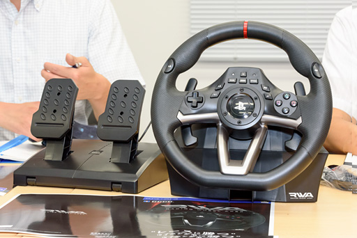 画像ギャラリー No.002のサムネイル画像 / HORIのステアリングコントローラ「Racing Wheel Apex」はリアルさではなく,プレイしやすさを追求。開発者に特徴を聞く