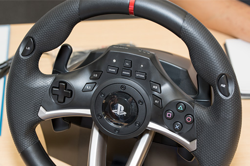 画像ギャラリー No.012のサムネイル画像 / HORIのステアリングコントローラ「Racing Wheel Apex」はリアルさではなく,プレイしやすさを追求。開発者に特徴を聞く