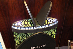 画像ギャラリー No.010のサムネイル画像 / GIGABYTE，ゲーマー向けの超小型ベアボーンキット「BRIX Gaming UHD」を発表。奇抜なデザインのGTX 1070搭載PCも披露された発表会レポート