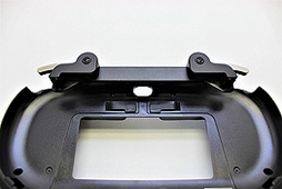 画像ギャラリー No.005のサムネイル画像 / 上越電子工業が「PS Vitaに［L2/R2］トリガーを追加できるグリップ」の新型を発表。「タッチスクリーン側の入力」もサポートする新ボタンが追加に