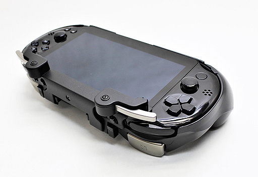 画像ギャラリー No.006のサムネイル画像 / 上越電子工業が「PS Vitaに［L2/R2］トリガーを追加できるグリップ」の新型を発表。「タッチスクリーン側の入力」もサポートする新ボタンが追加に