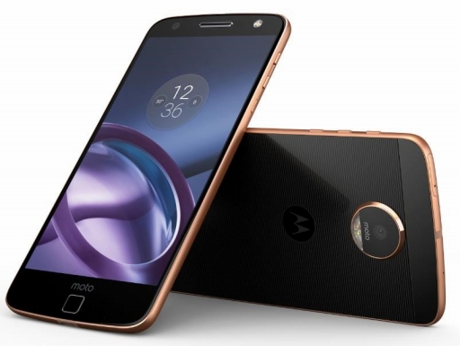 画像ギャラリー No.001のサムネイル画像 / 専用アクセサリで機能追加できるスマートフォン「Moto Z」に新色「ブラックゴールド」が加わる