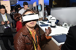 画像ギャラリー No.001のサムネイル画像 / ［GDC 2017］VRハードウェアの進化は止まらない。8K解像度のVR HMD「IDEALENS M8K」を体験してみた