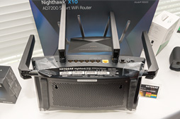 画像ギャラリー No.007のサムネイル画像 / NETGEAR，国内初と謳う11ad対応のゲーマー向け無線LANルーター「Nighthawk X10 R9000」を発表。11ac Wave2対応のエクステンダも