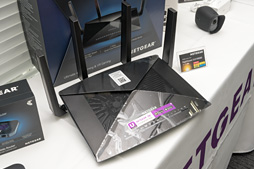 画像ギャラリー No.008のサムネイル画像 / NETGEAR，国内初と謳う11ad対応のゲーマー向け無線LANルーター「Nighthawk X10 R9000」を発表。11ac Wave2対応のエクステンダも