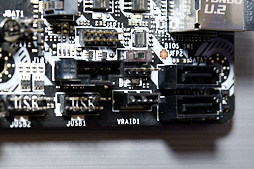 画像ギャラリー No.007のサムネイル画像 / ［COMPUTEX］ハイエンドゲーム環境高速化の最終兵器!? X299チップセットのPCIeレーンをごっそり使うストレージ技術「VROC」とは何か