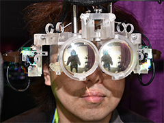 ［SIGGRAPH］既存のVR HMDではできない遠近感の表現を可能とする「可変焦点対応HMD」をNVIDIAブースで体験してみた