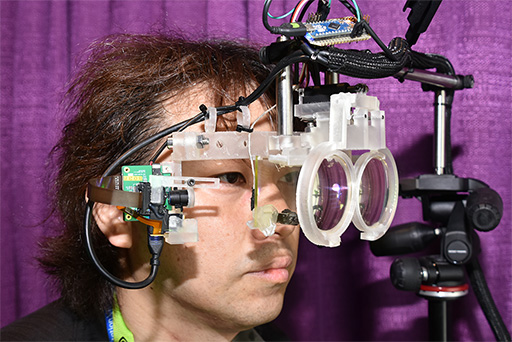 画像ギャラリー No.005のサムネイル画像 / ［SIGGRAPH］既存のVR HMDではできない遠近感の表現を可能とする「可変焦点対応HMD」をNVIDIAブースで体験してみた