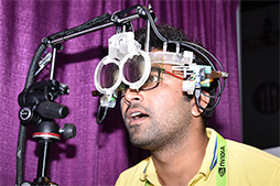 画像ギャラリー No.010のサムネイル画像 / ［SIGGRAPH］既存のVR HMDではできない遠近感の表現を可能とする「可変焦点対応HMD」をNVIDIAブースで体験してみた