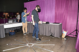 画像ギャラリー No.002のサムネイル画像 / ［SIGGRAPH］想像以上に怖い？ 無限に上り下りできるVR体験「無限階段」を体験してみた