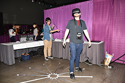 画像ギャラリー No.009のサムネイル画像 / ［SIGGRAPH］想像以上に怖い？ 無限に上り下りできるVR体験「無限階段」を体験してみた