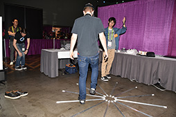 画像ギャラリー No.012のサムネイル画像 / ［SIGGRAPH］想像以上に怖い？ 無限に上り下りできるVR体験「無限階段」を体験してみた