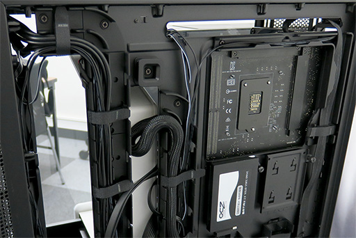 画像ギャラリー No.008のサムネイル画像 / クラウドベースの機械学習でファンを制御？ NZXTがゲーマー向けPCケース「H700i」などを発表