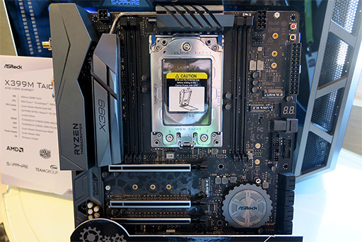 画像ギャラリー No.003のサムネイル画像 / ［CES 2018］世界初，Core XおよびRyzen Threadripper対応のMicroATXマザーボード2製品をASRockが披露