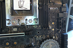 画像ギャラリー No.005のサムネイル画像 / ［CES 2018］世界初，Core XおよびRyzen Threadripper対応のMicroATXマザーボード2製品をASRockが披露