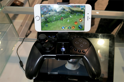 画像ギャラリー No.002のサムネイル画像 / ［CES 2018］スマートフォン用タイトルをゲームパッドでプレイしたい人の切り札となるか？ 「GameSir G5」がけっこうすごい
